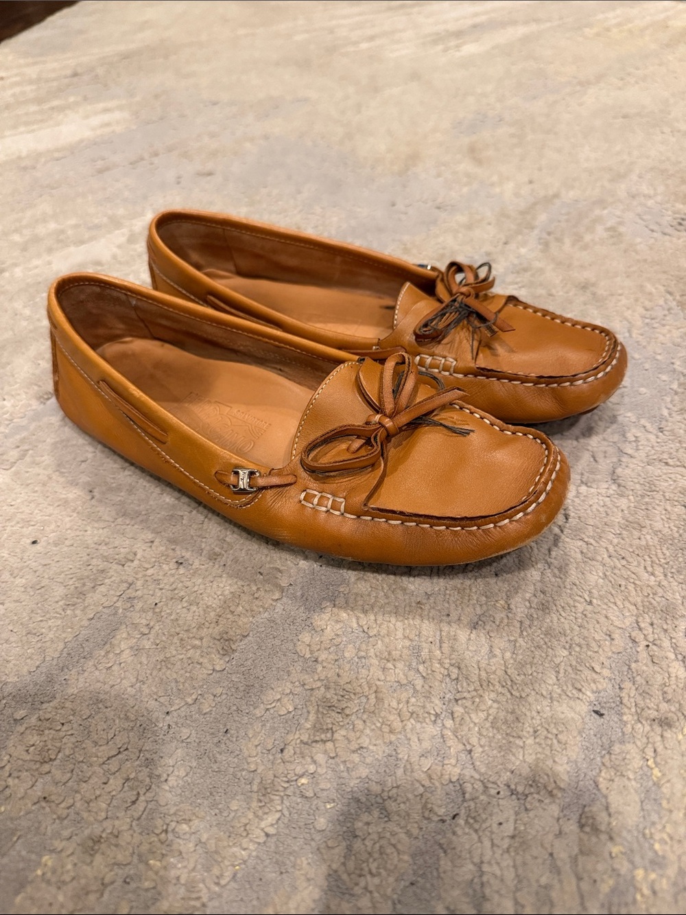 Salvatore Ferragamo Soft‎ Leather driving Loafers -Tan -
Women's size 7.5 in GUc